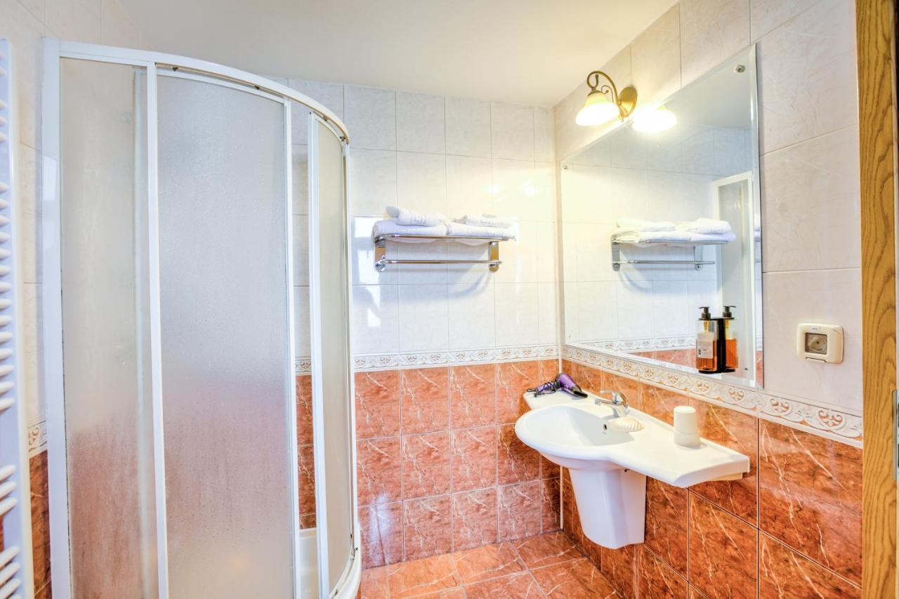 Pensiunea Ambient Braşov Exteriör bild