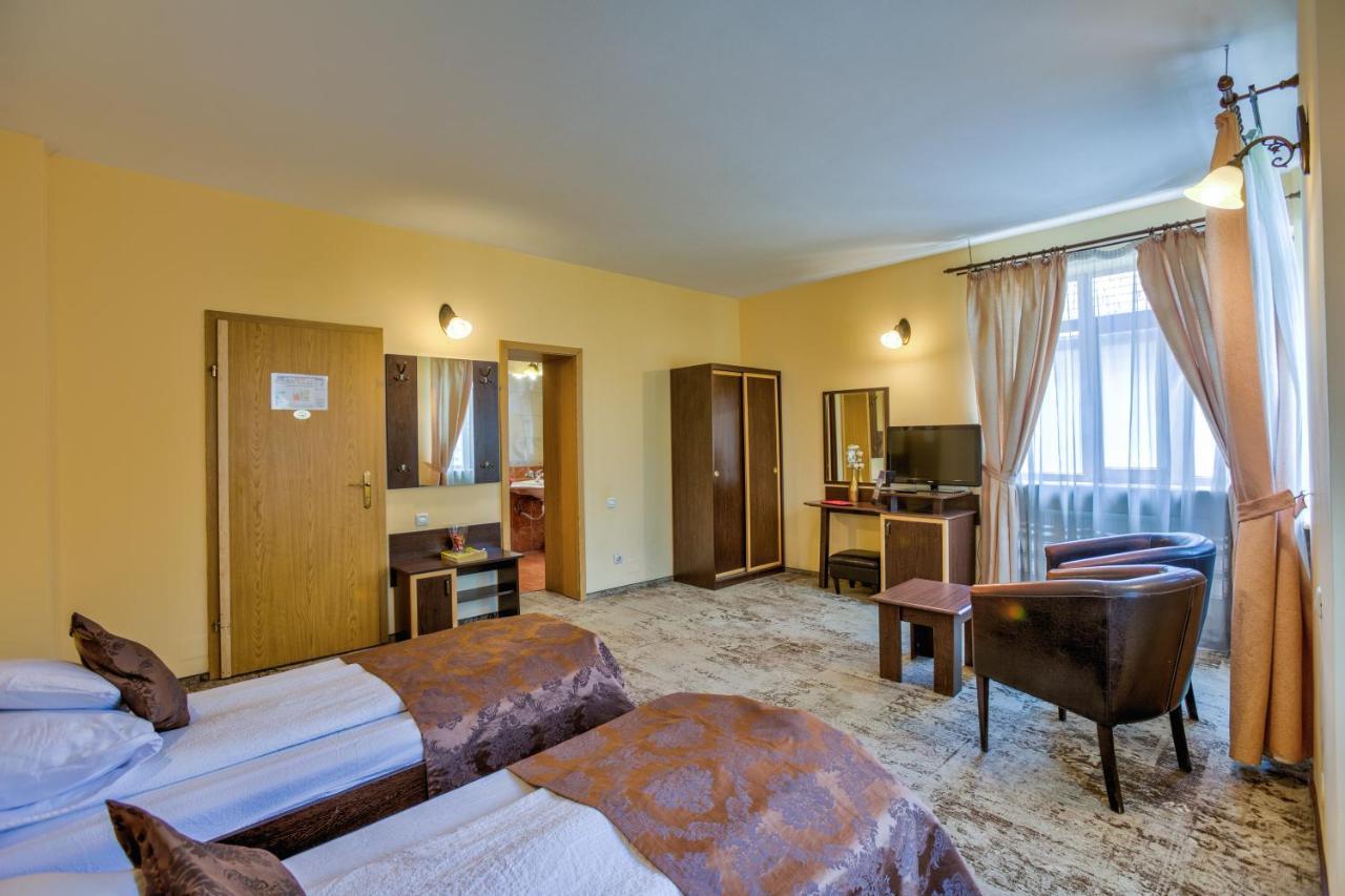 Pensiunea Ambient Braşov Exteriör bild
